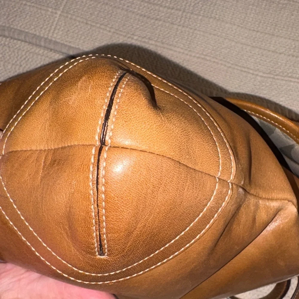 Coach Soho Vintage. Leather/Silver Buckle Crossbody Saddlebag. EUC - Picture 12 of 16